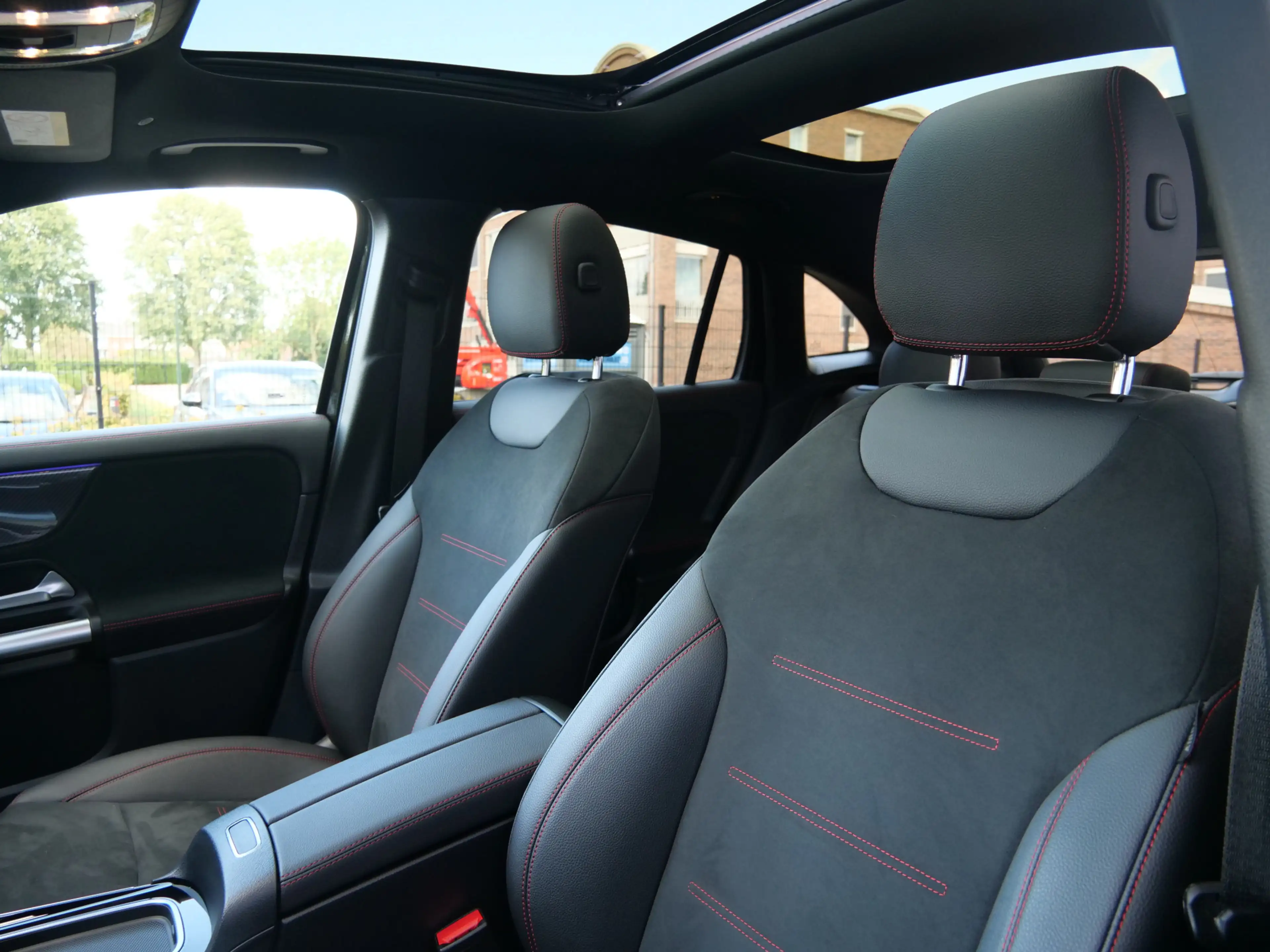 Mercedes-Benz GLA 180 AMG Line 136 Pk Automaat Navi / DAB / Pano-dak / C — photo 14