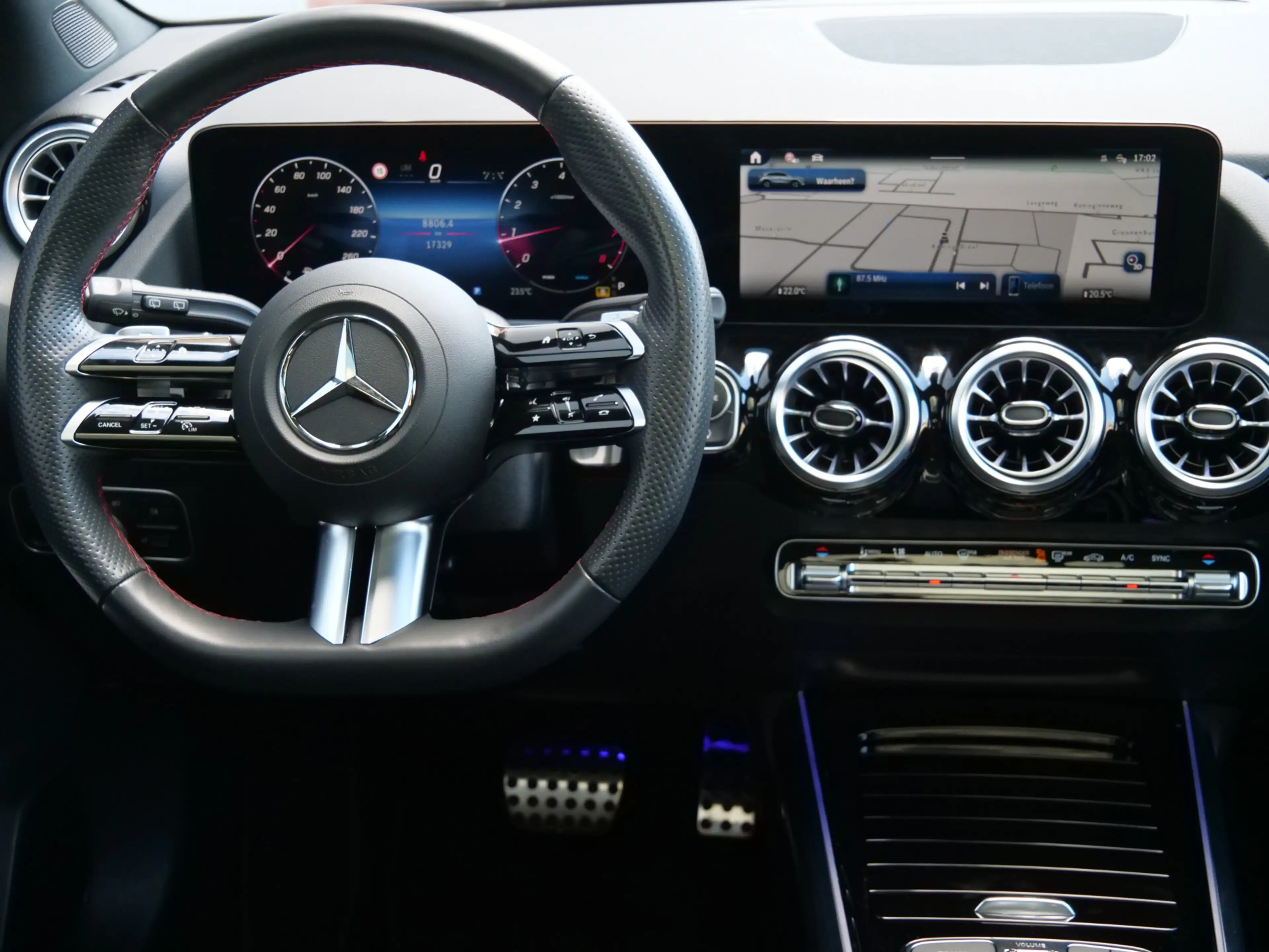 Mercedes-Benz GLA 180 AMG Line 136 Pk Automaat Navi / DAB / Pano-dak / C — photo 6