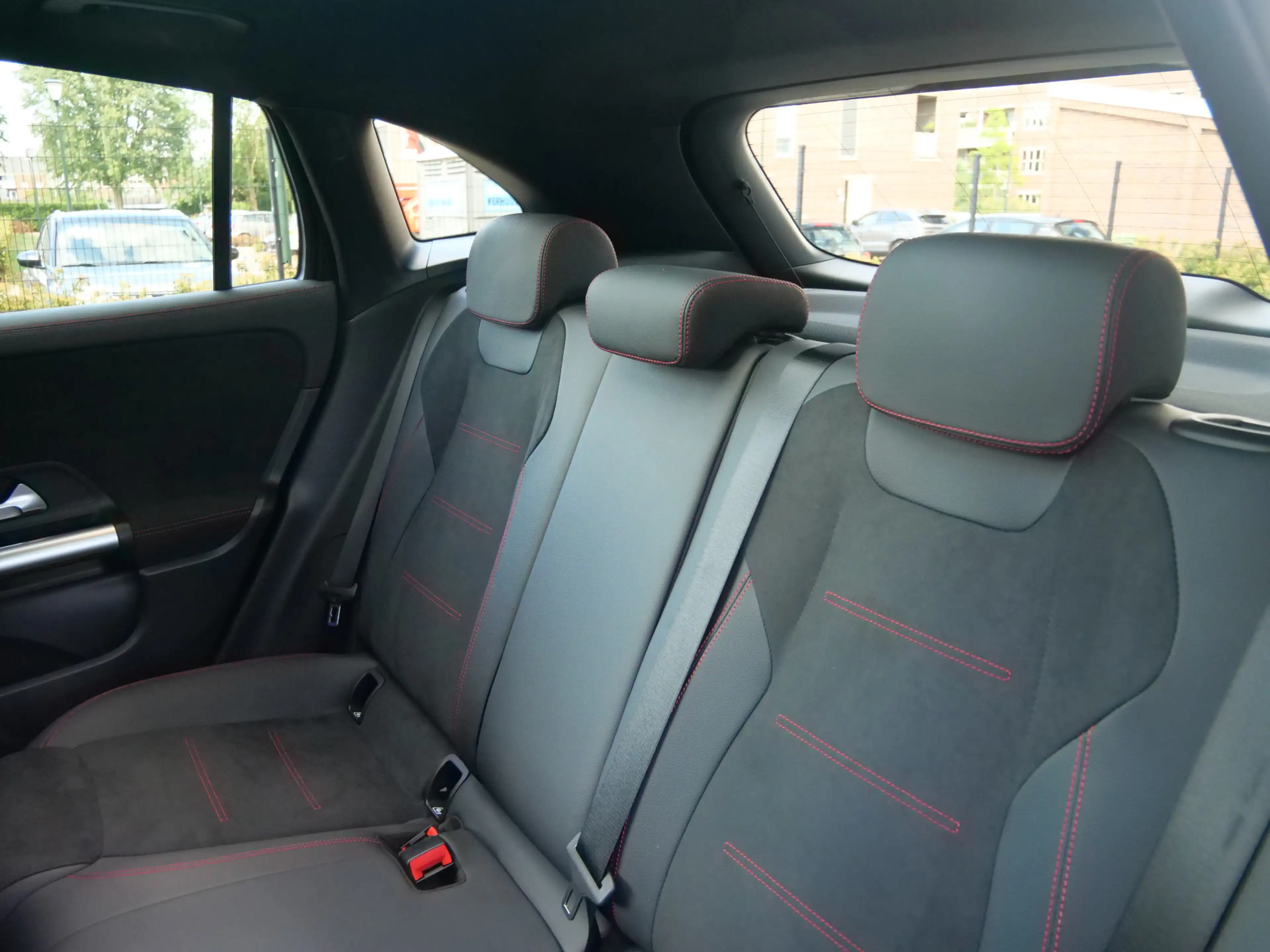 Mercedes-Benz GLA 180 AMG Line 136 Pk Automaat Navi / DAB / Pano-dak / C — photo 17