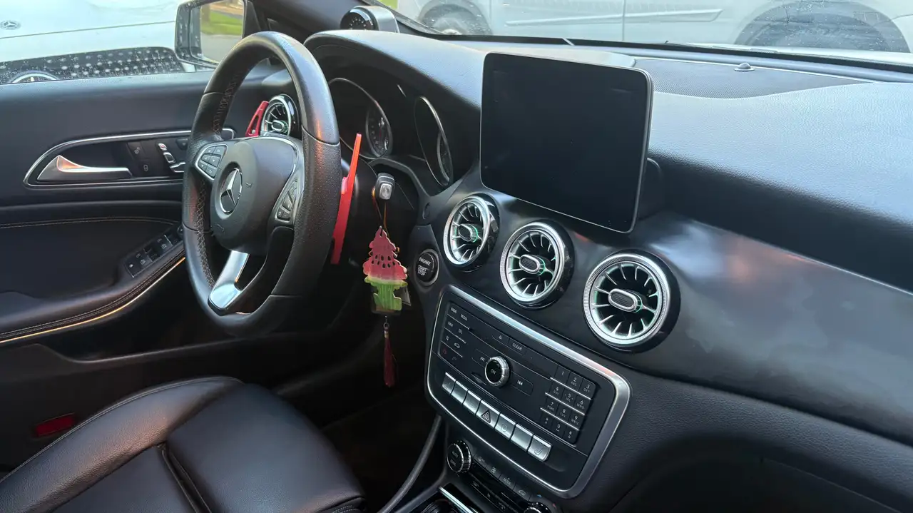 Mercedes-Benz CLA photo Mercedes-Benz CLA