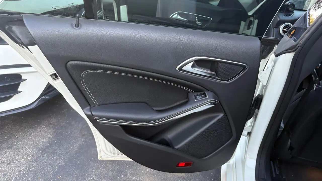 Mercedes-Benz CLA photo Mercedes-Benz CLA