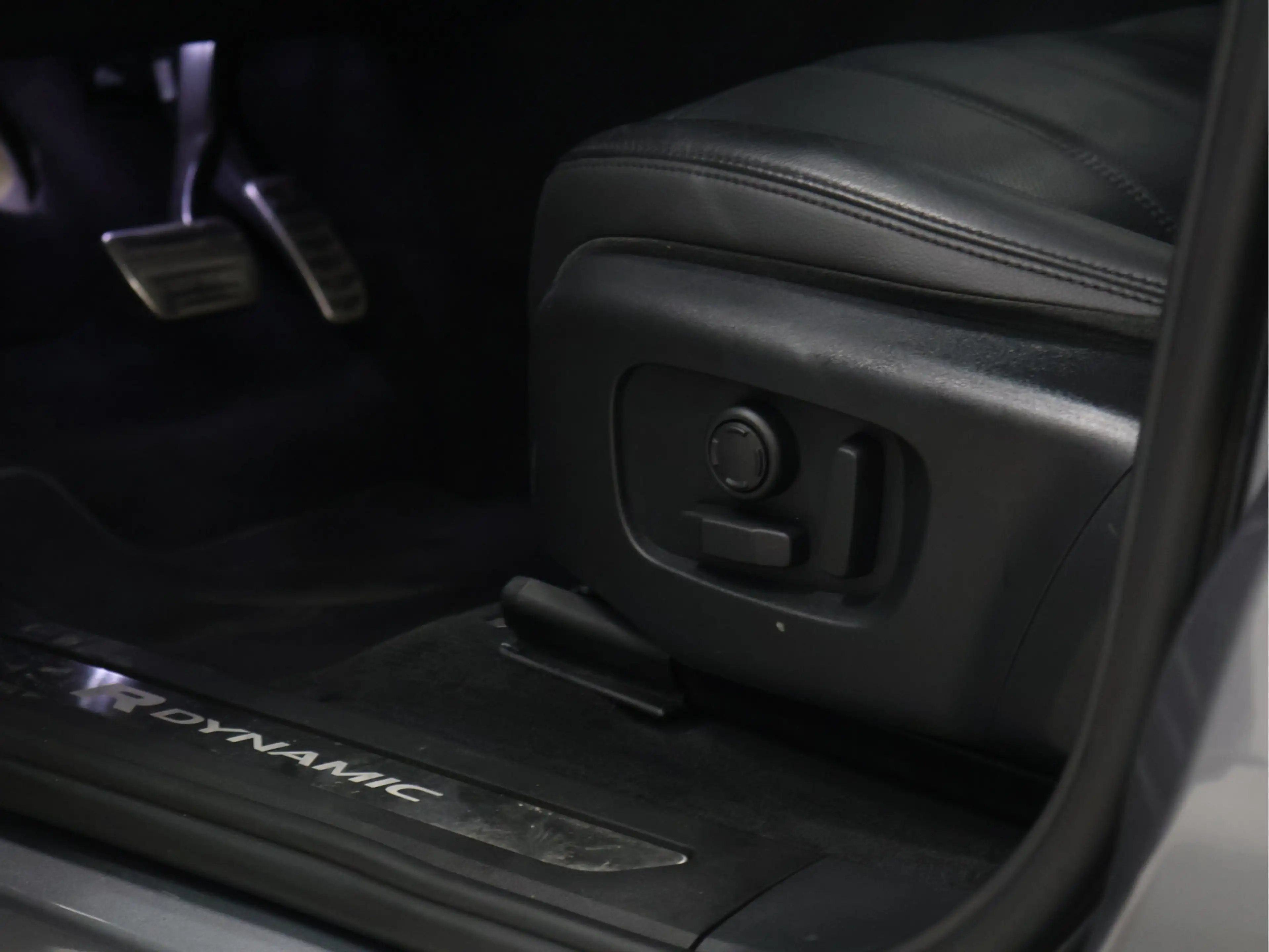 Land Rover Range Rover Evoque 1.5 P300e AWD R-Dynamic SE [SCHUIFKANTELDAK, DIGIT — photo 11