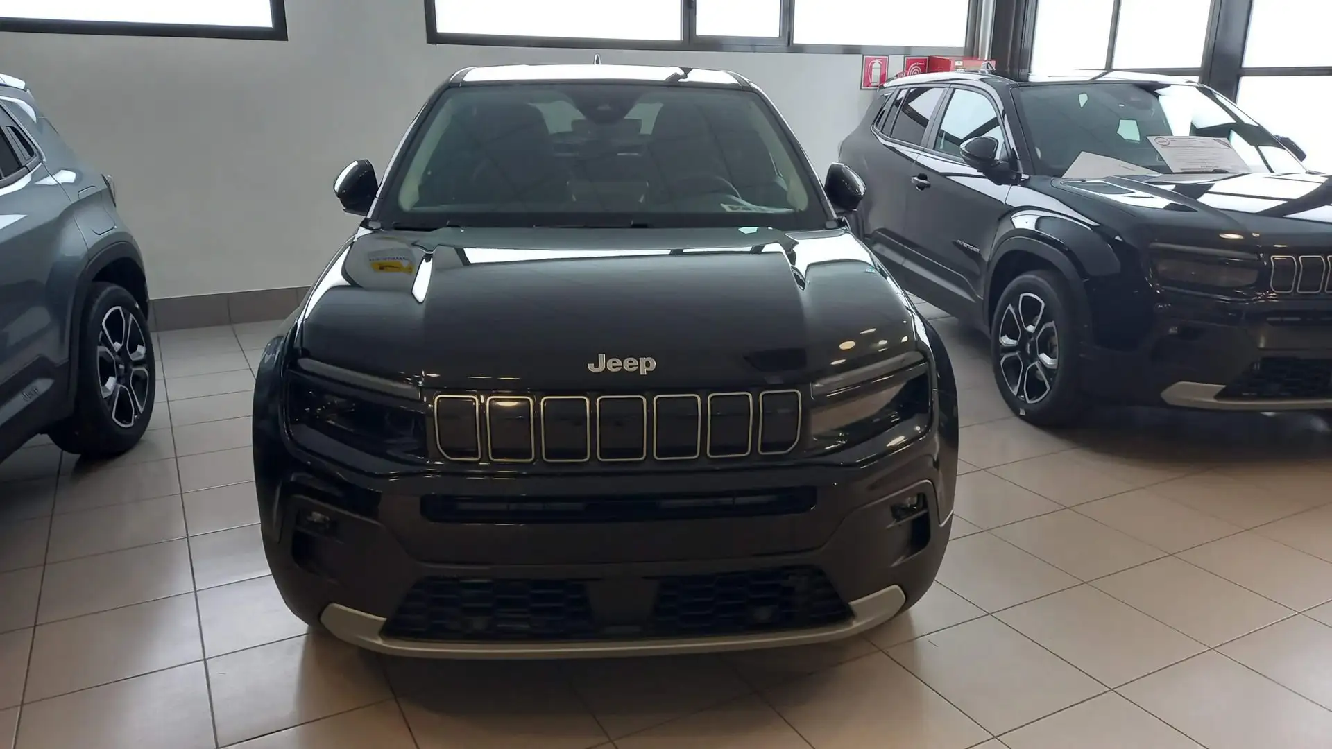 Jeep Avenger 1.2 Turbo MHEV Summit Чорний - 2