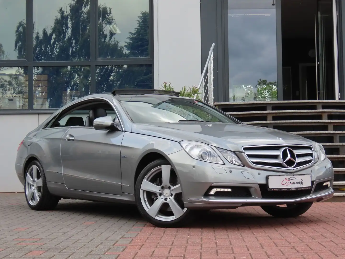 Mercedes-Benz E 350 Coupé Autom. Leder Memory Panorama Silber - 1