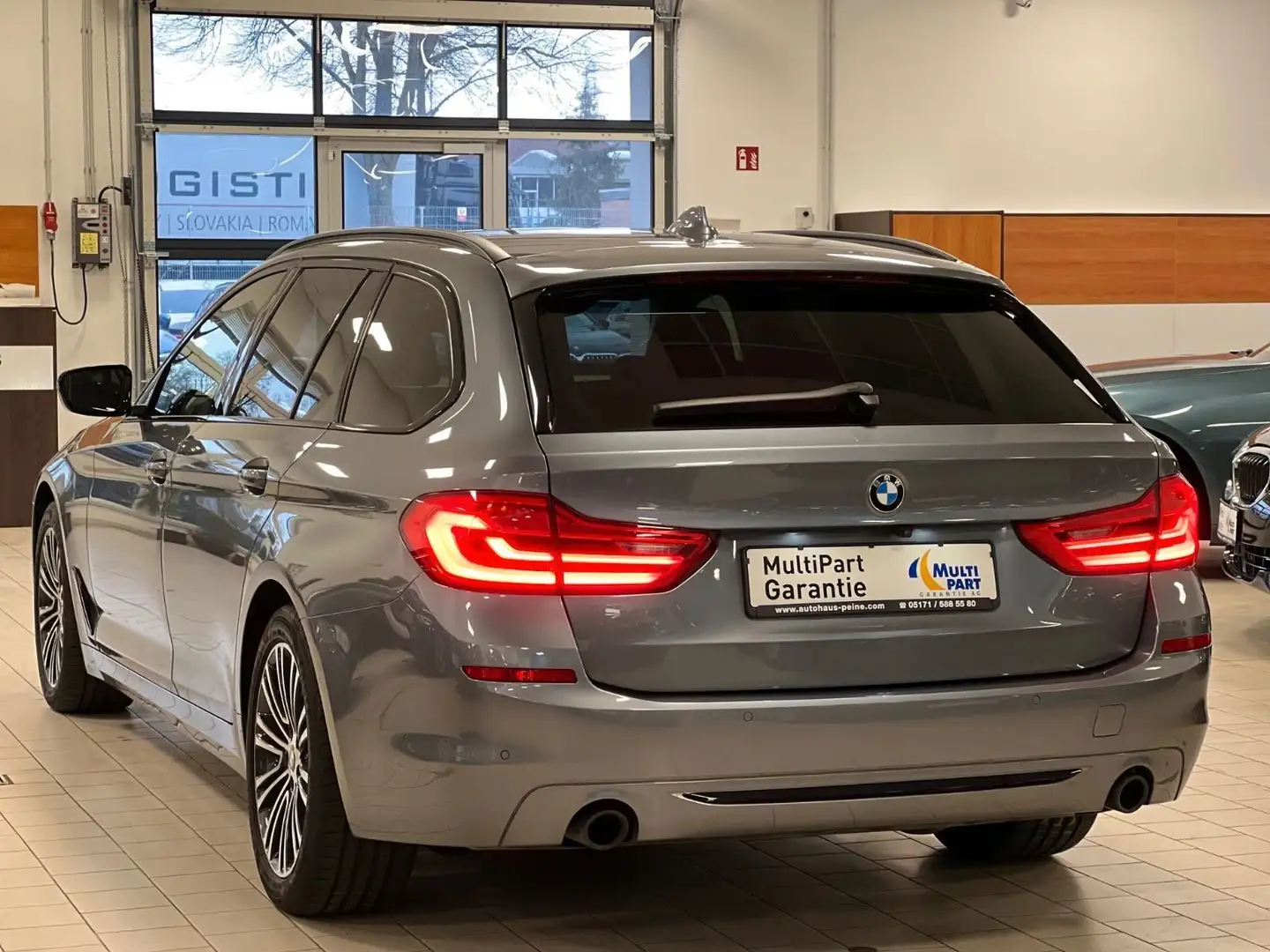BMW 520 d xDrive Sport Line LC+/ParkAssist/DA+/Hi-Fi Blauw - 2
