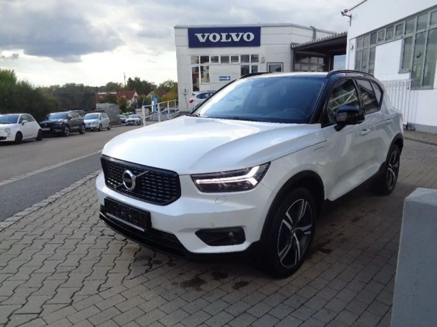 Volvo XC40 T5 R-Design Expression Plug-In Hybrid Weiß - 1