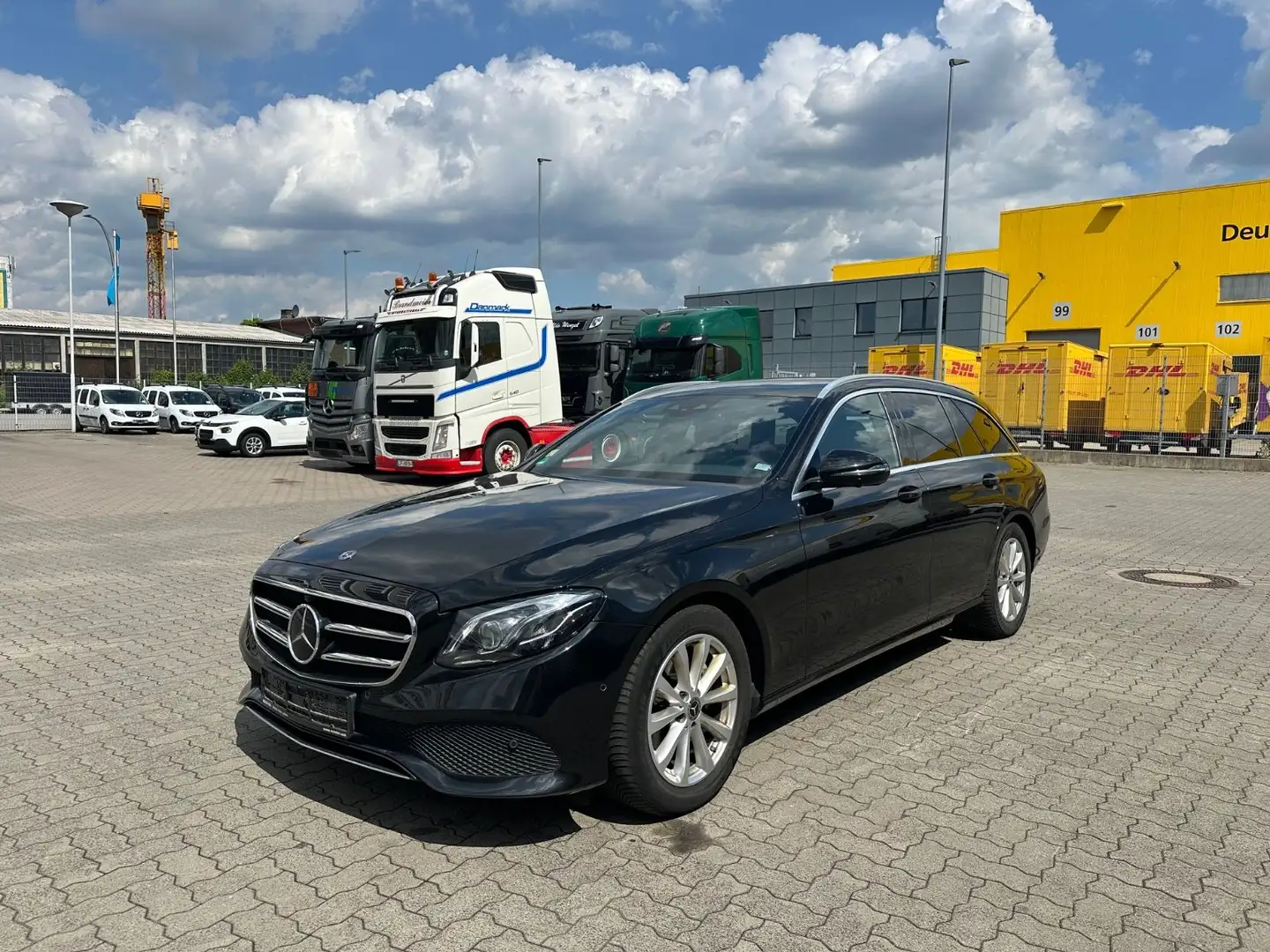 Mercedes-Benz E 220 d Avantgarde Distronic Burm. AHK 360-Grad Noir - 2