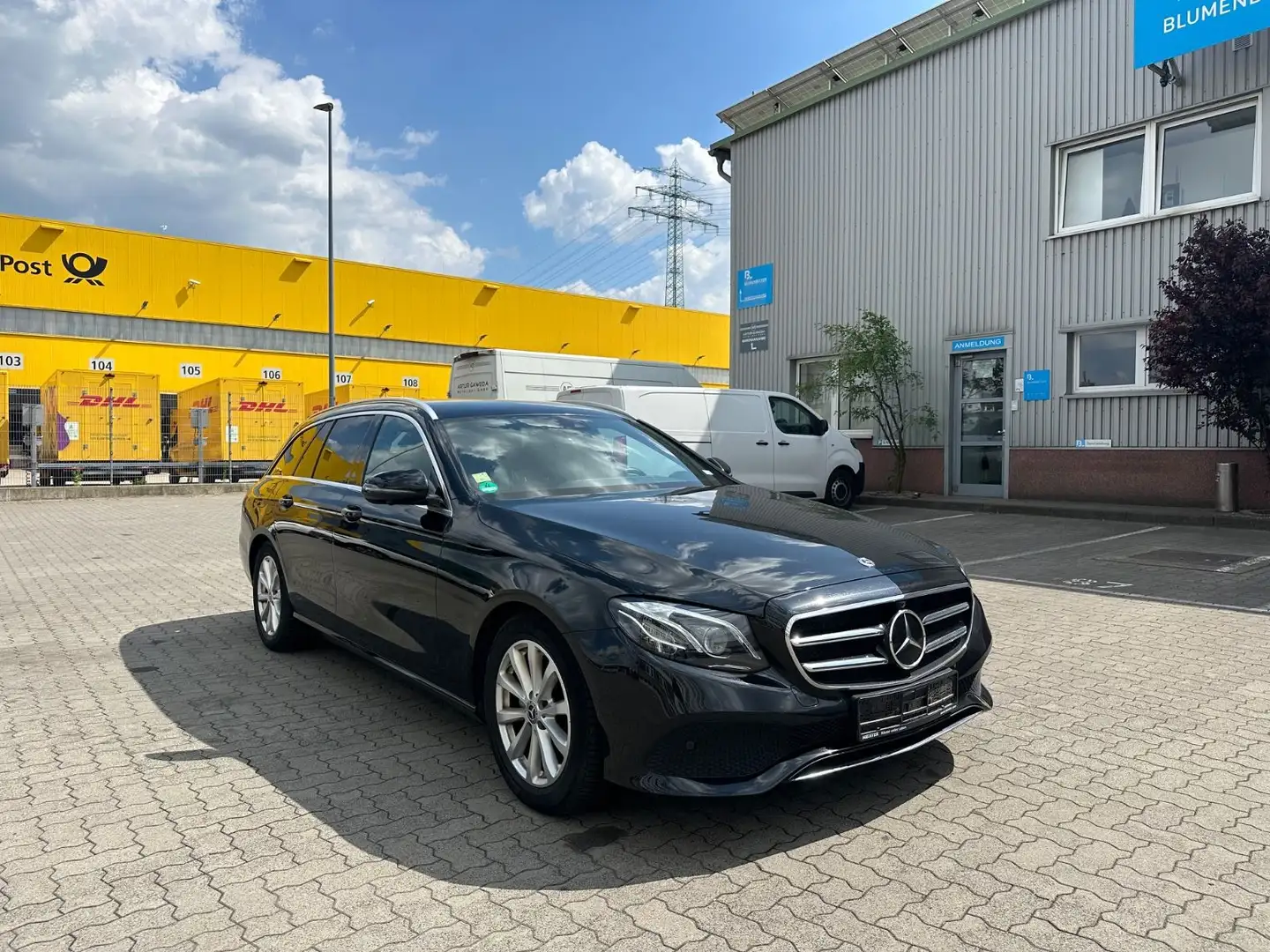 Mercedes-Benz E 220 d Avantgarde Distronic Burm. AHK 360-Grad Noir - 1