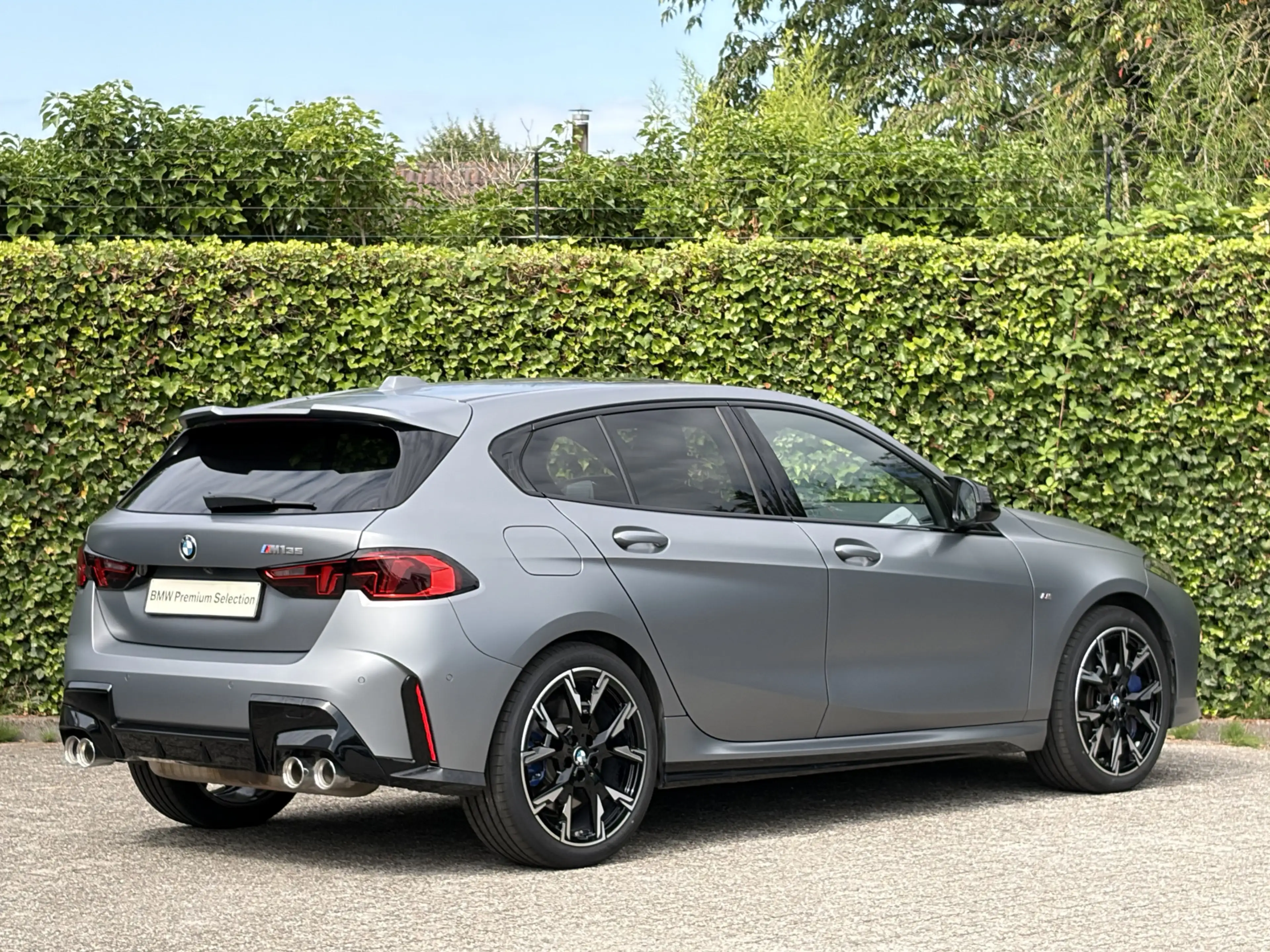 BMW 135 1-serie M135 xDrive | Frozen Pure Grey | Panorama — photo 3