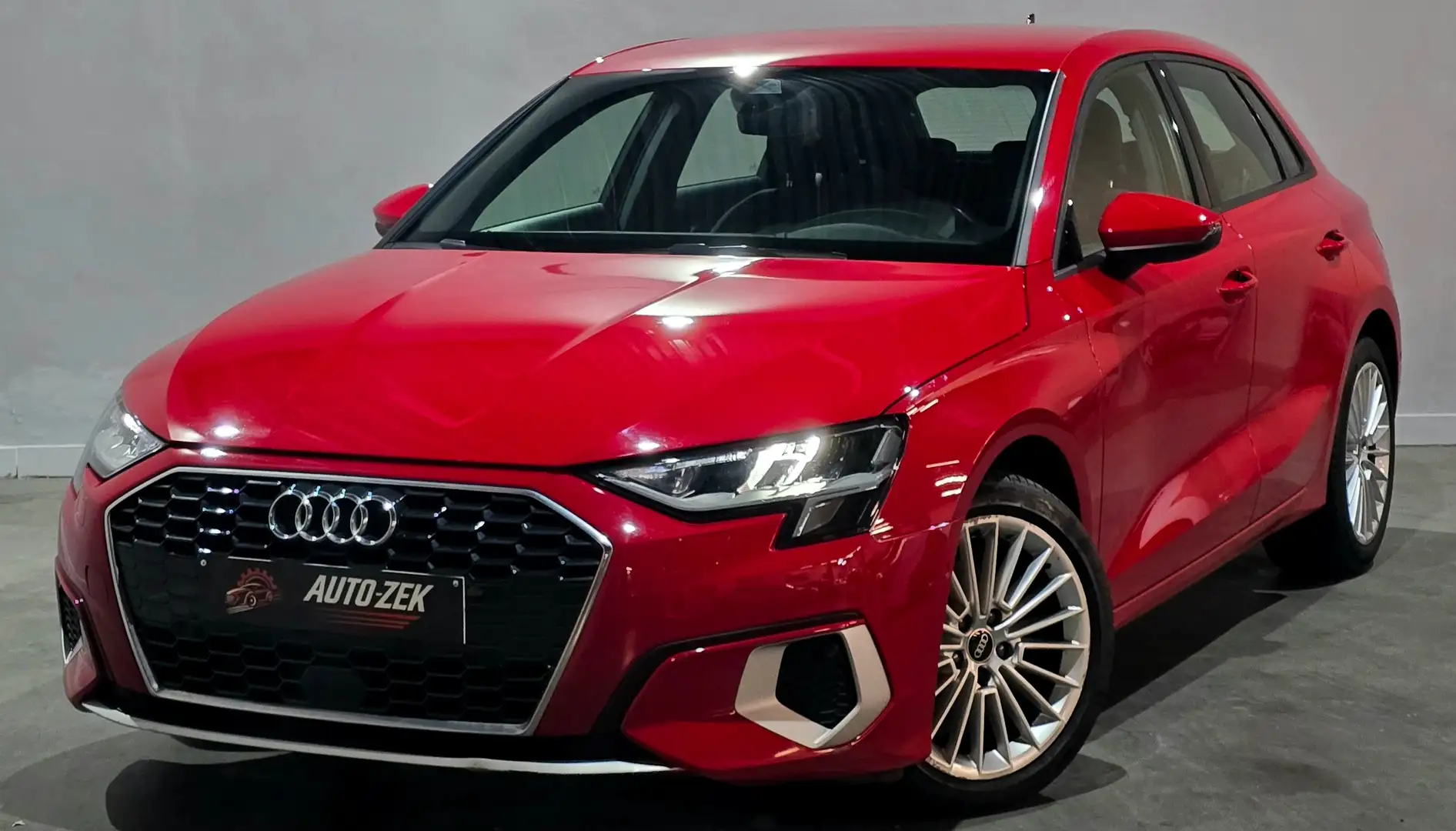 Audi A3 A3 Sportback 30 TFSI Rot - 2