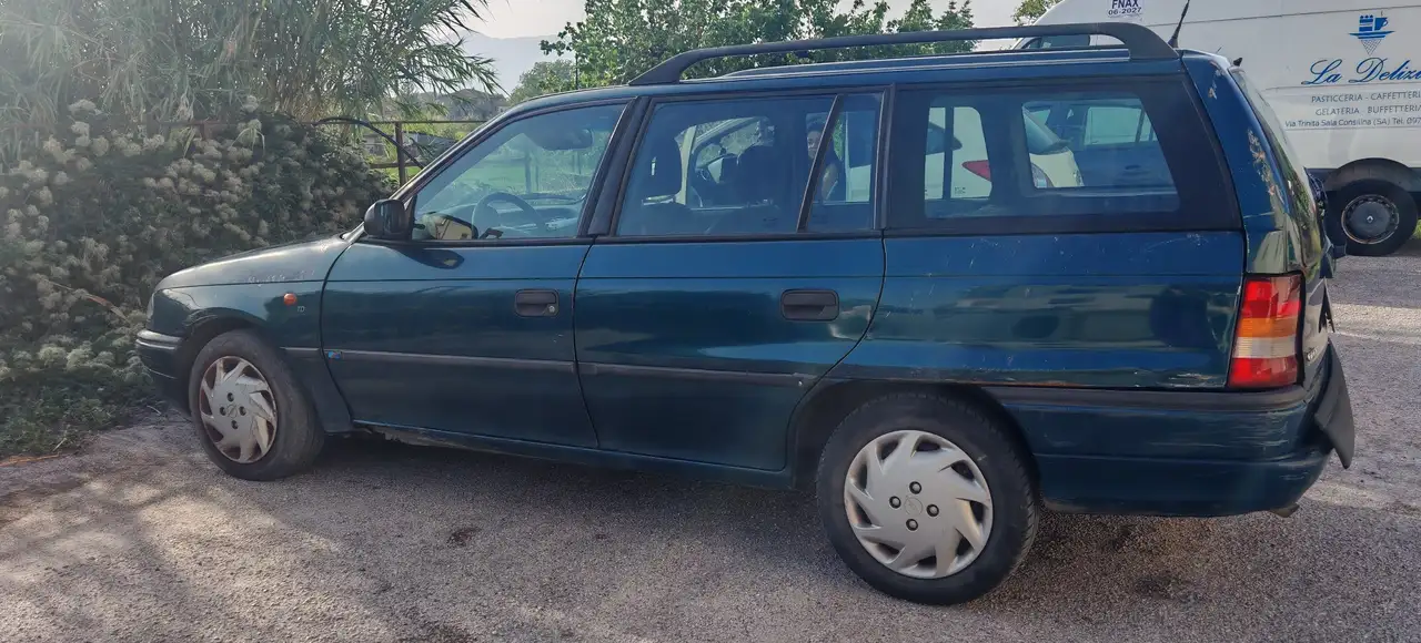 Opel Astra SW 1.7d Club Euro96 68cv, foto 3