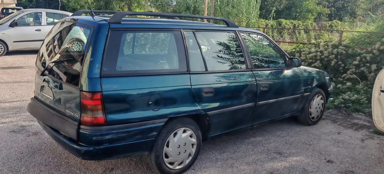 Opel Astra SW 1.7d Club Euro96 68cv, foto 2