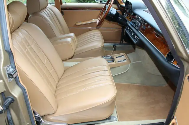 Mercedes-Benz 300 view 16