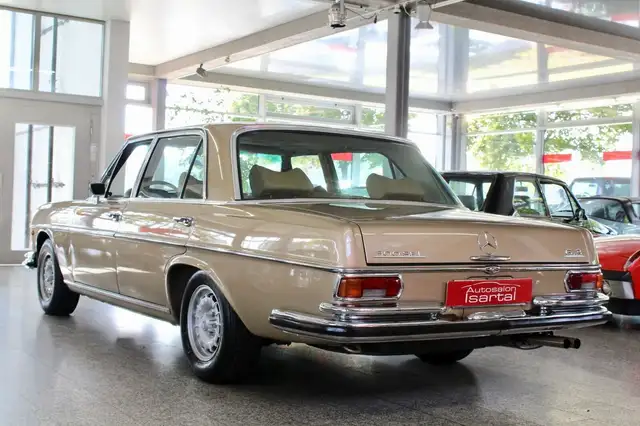 Mercedes-Benz 300 view 3