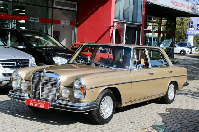 Mercedes-Benz 300 view 5