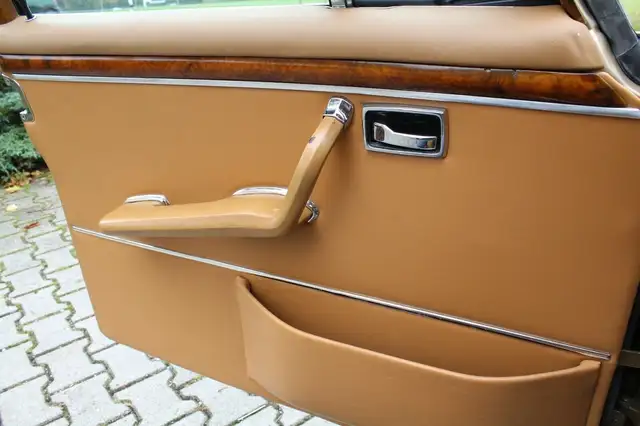 Mercedes-Benz 300 view 12