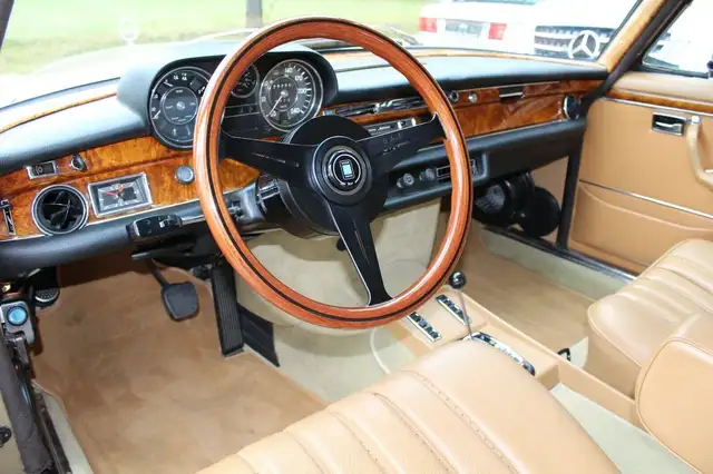 Mercedes-Benz 300 view 14