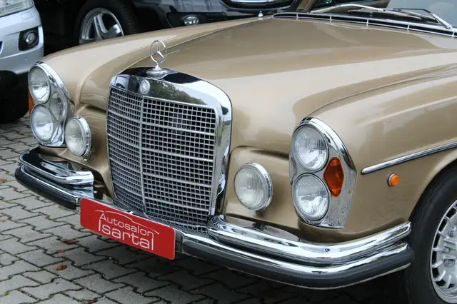 Mercedes-Benz 300 view 11