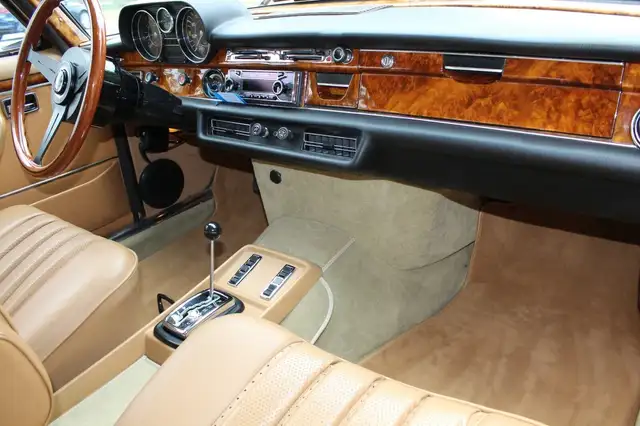 Mercedes-Benz 300 view 17