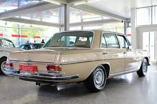 Mercedes-Benz 300 view 4