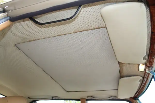 Mercedes-Benz 300 view 18