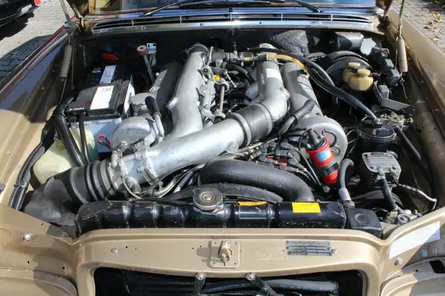 Mercedes-Benz 300 view 9