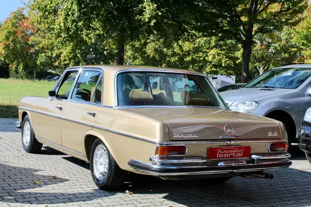 Mercedes-Benz 300 view 6