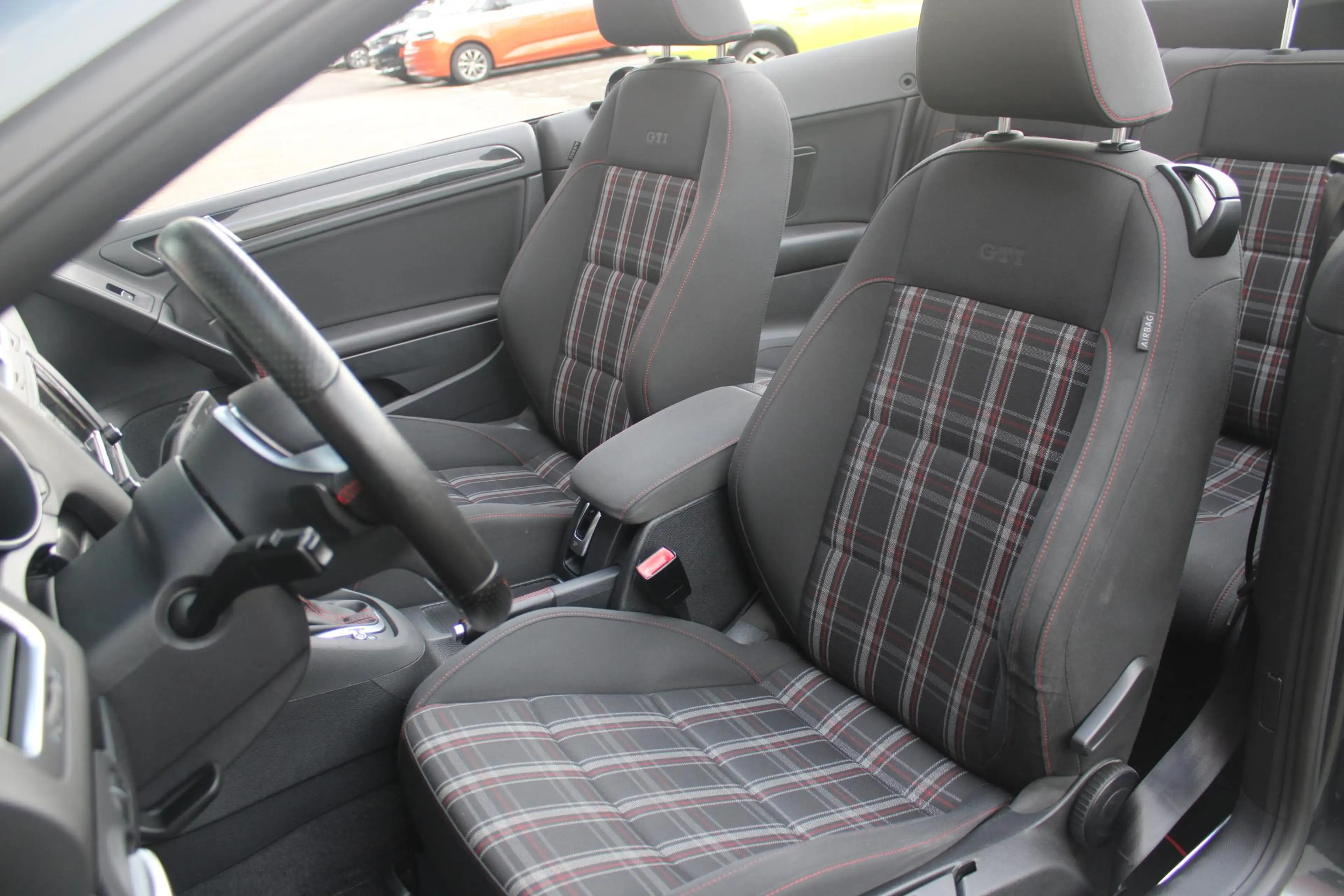 Volkswagen Golf Cabriolet 2.0 GTI 210PK DSG 7 AUTOMAAT | NEDERLANDSE AUTO | — photo 2