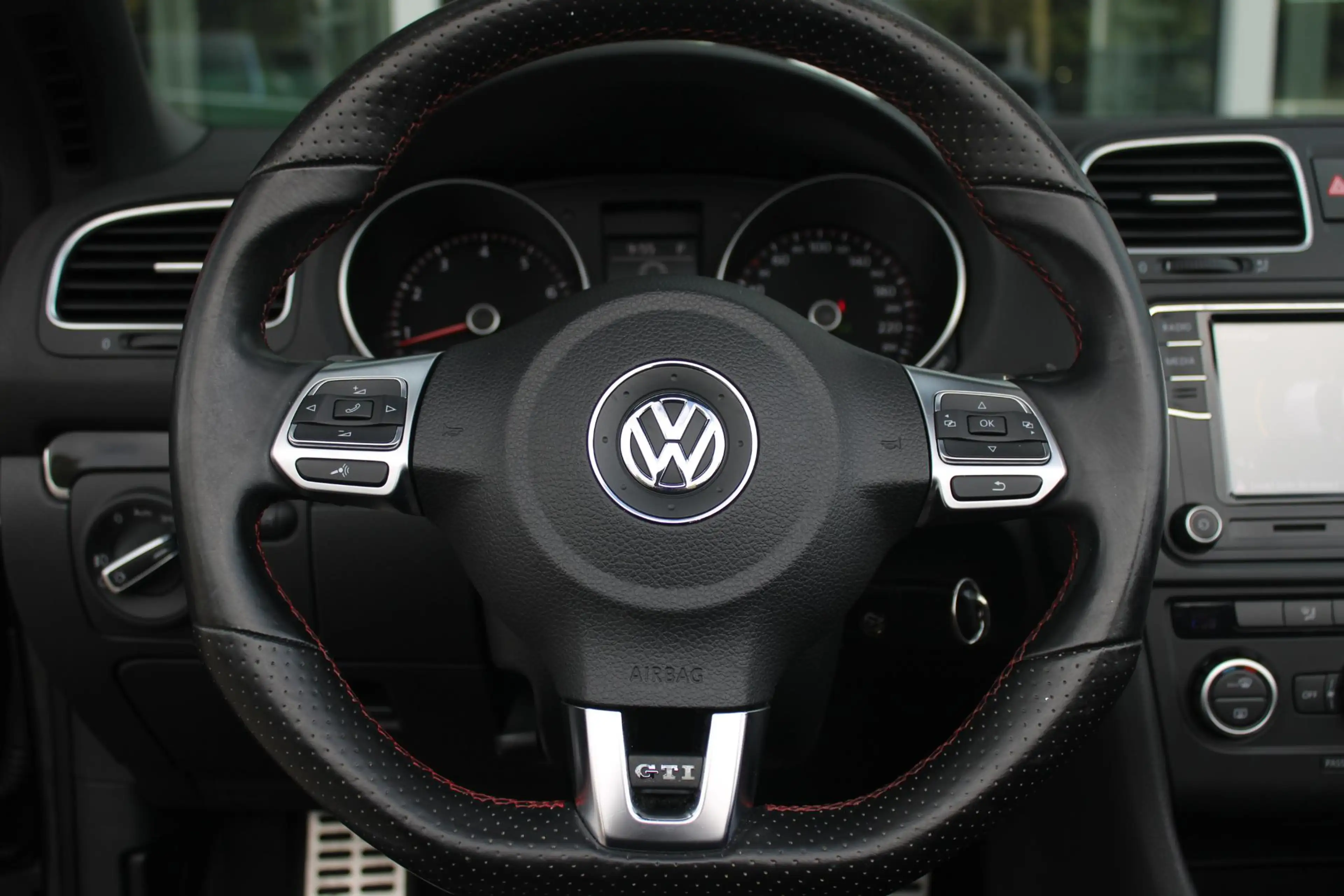 Volkswagen Golf Cabriolet 2.0 GTI 210PK DSG 7 AUTOMAAT | NEDERLANDSE AUTO | — photo 34