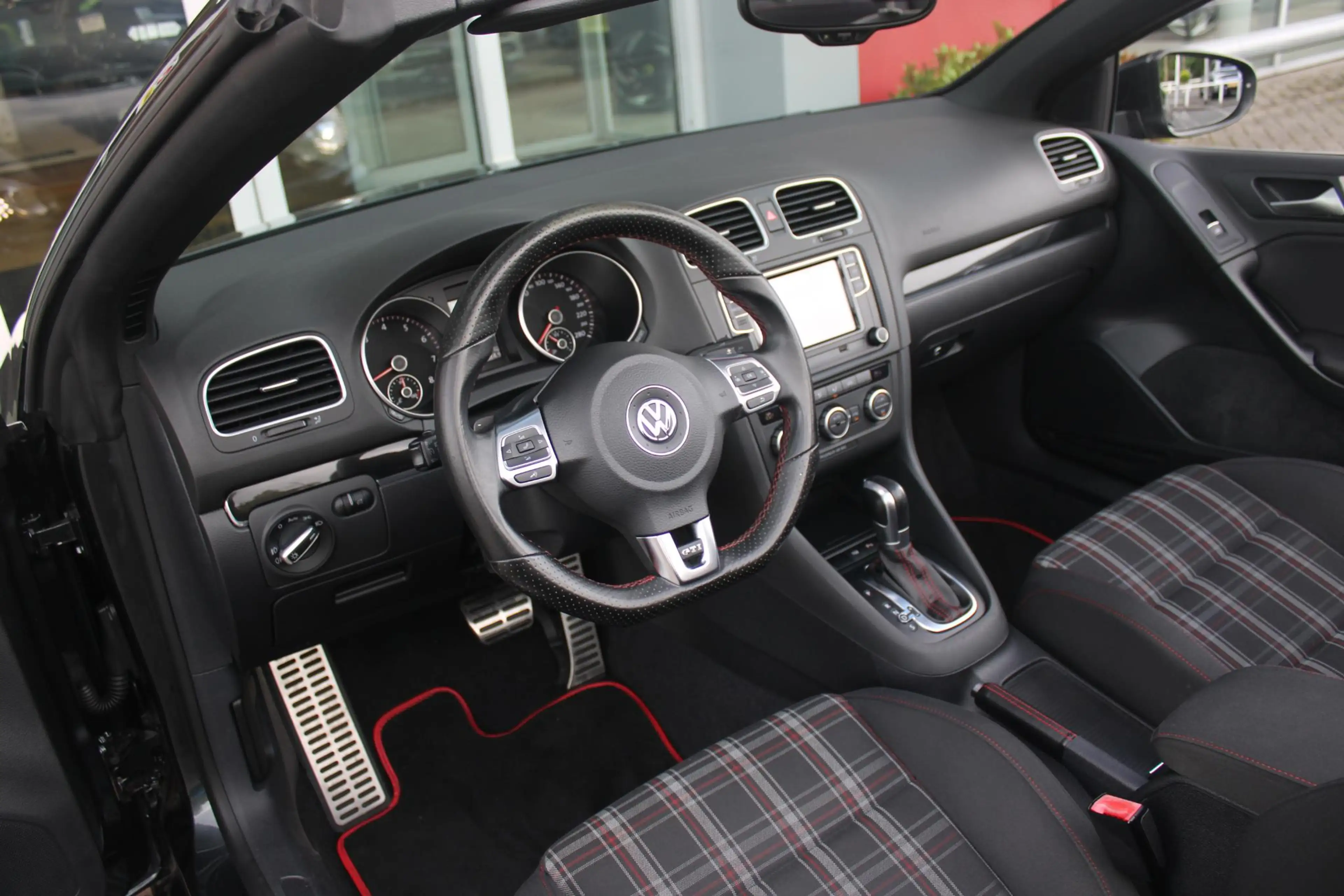 Volkswagen Golf Cabriolet 2.0 GTI 210PK DSG 7 AUTOMAAT | NEDERLANDSE AUTO | — photo 6