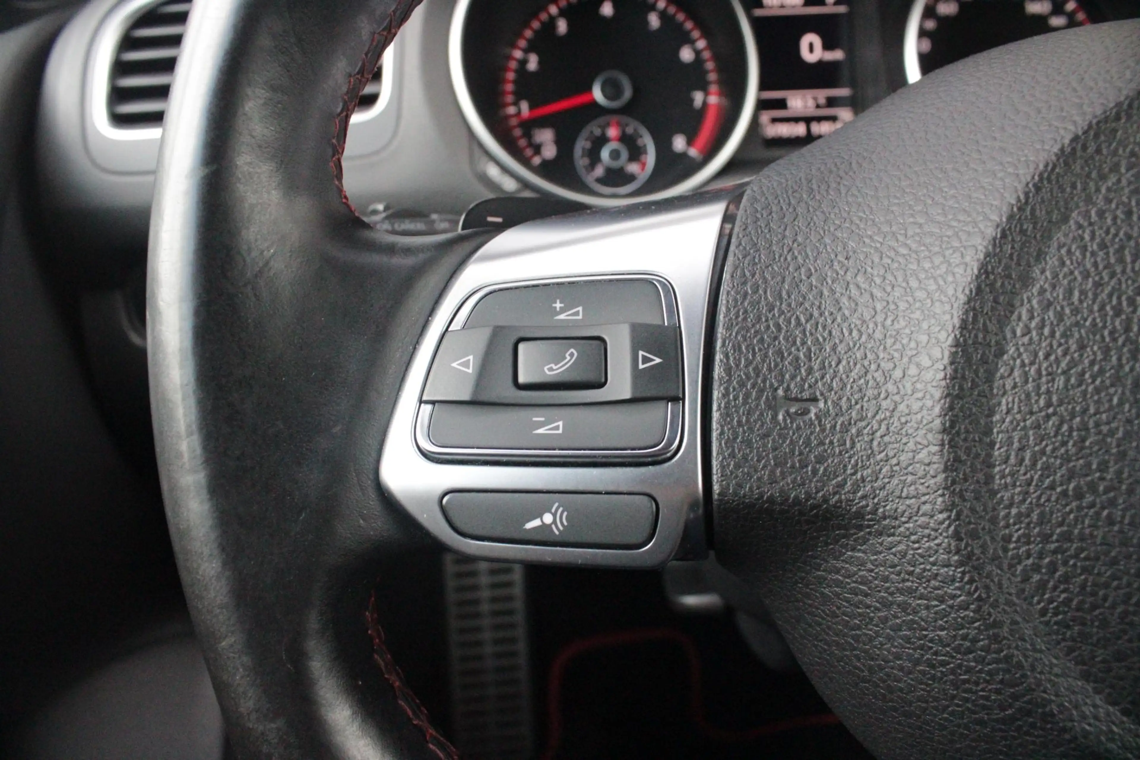 Volkswagen Golf Cabriolet 2.0 GTI 210PK DSG 7 AUTOMAAT | NEDERLANDSE AUTO | — photo 46