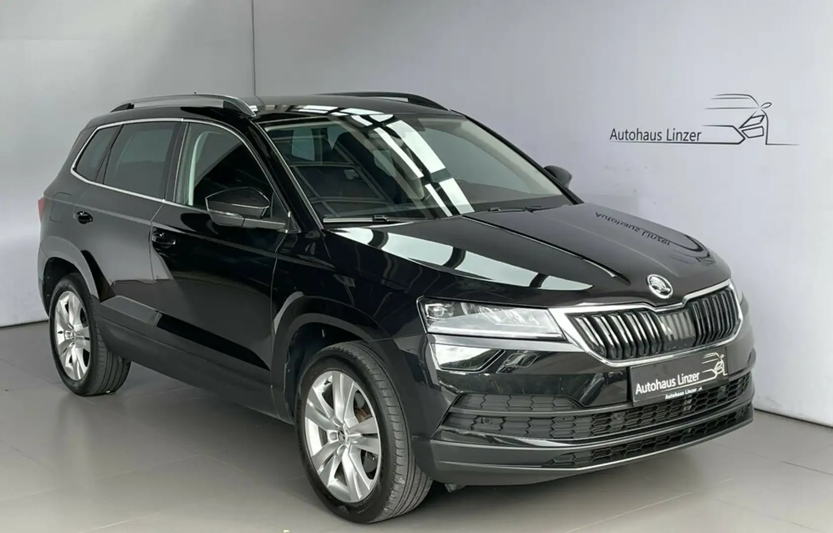 Skoda Karoq TDI 4x4 *LED*ACC*AHK*KeyGo*LenkradH*Kamera* Schwarz - 1