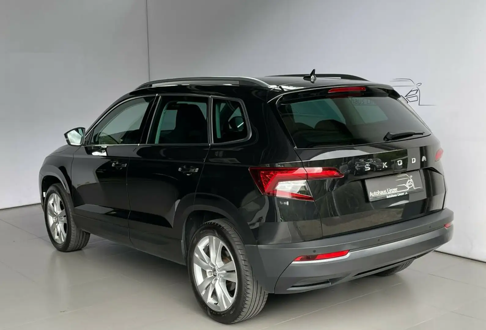 Skoda Karoq TDI 4x4 *LED*ACC*AHK*KeyGo*LenkradH*Kamera* Schwarz - 2