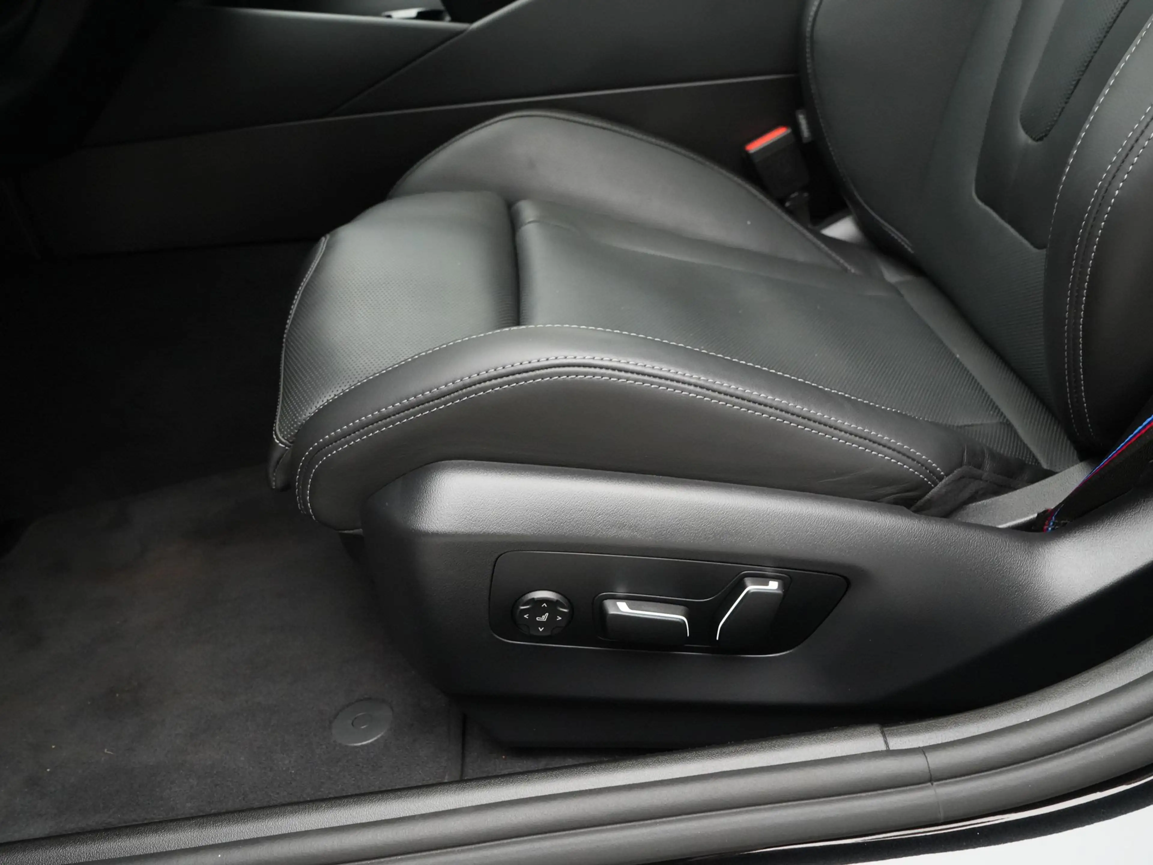 BMW i5 M60 Touring xDrive 84 kWh Accu conditie 100% — photo 15