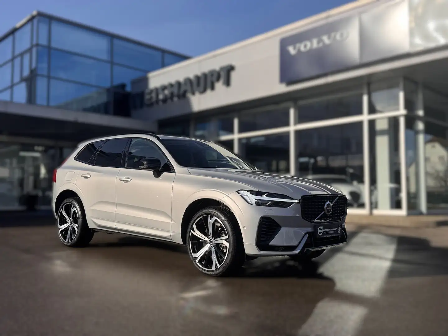 Volvo XC60 T8 *Ultra Dark*NP92390*LFW*Massage*B&W*21Z Grau - 1