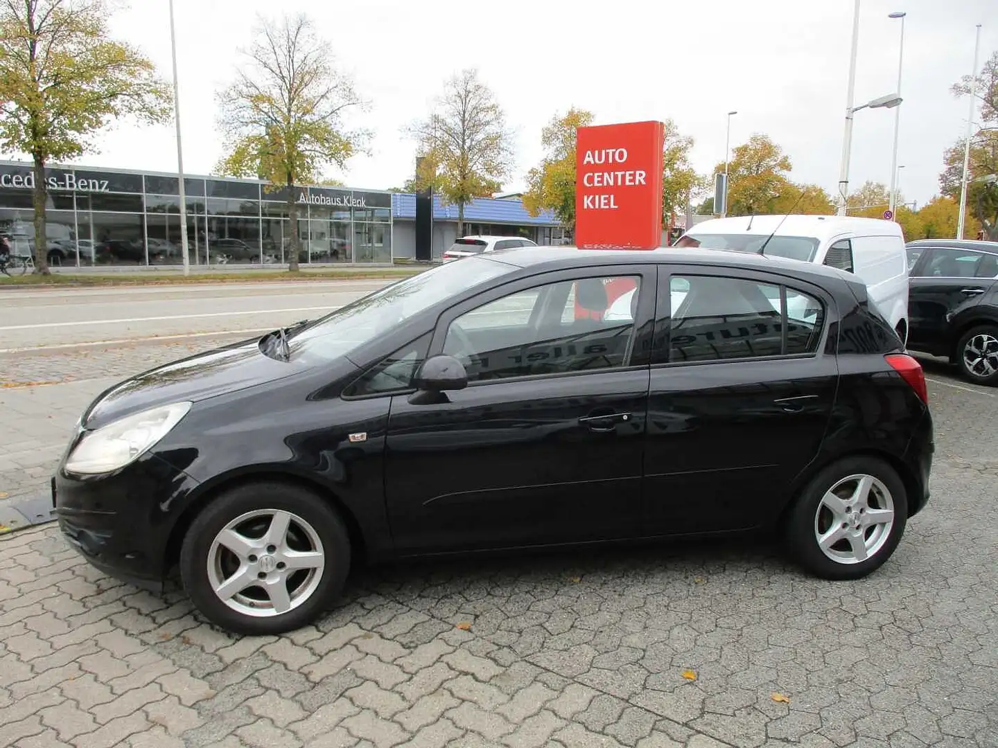 Opel Corsa 5-Türer 1.2 16V, INZAHLUNGNAHME Schwarz - 2