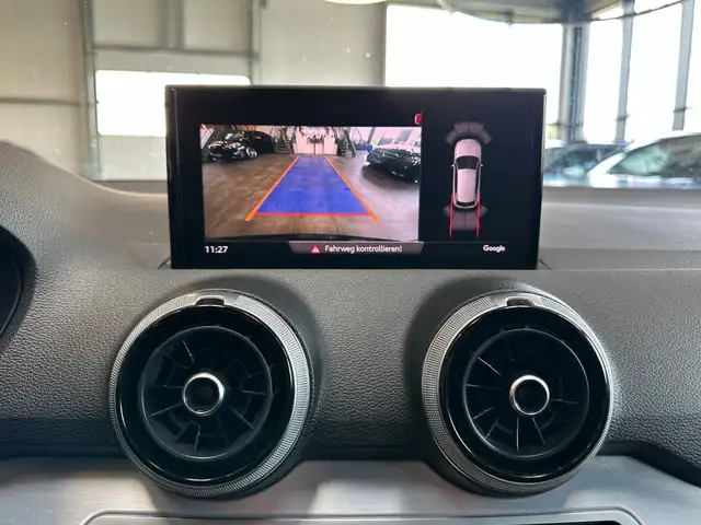 Audi Q2 view 15