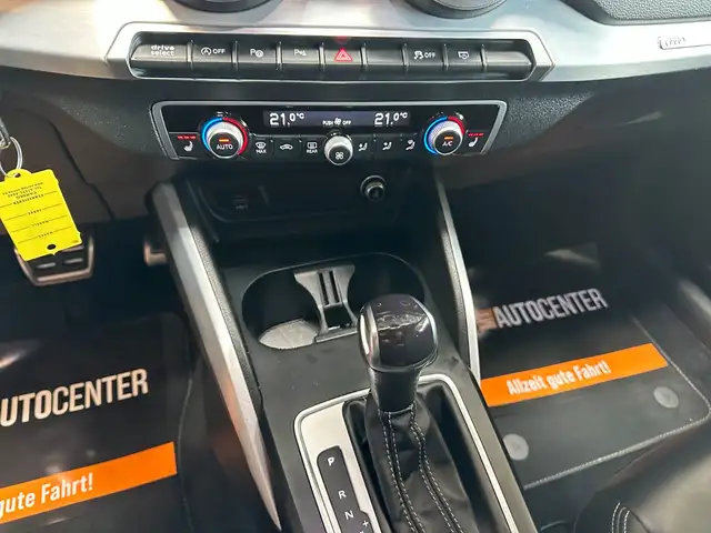 Audi Q2 view 9