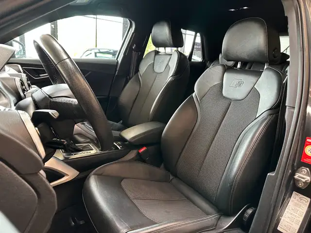 Audi Q2 view 8