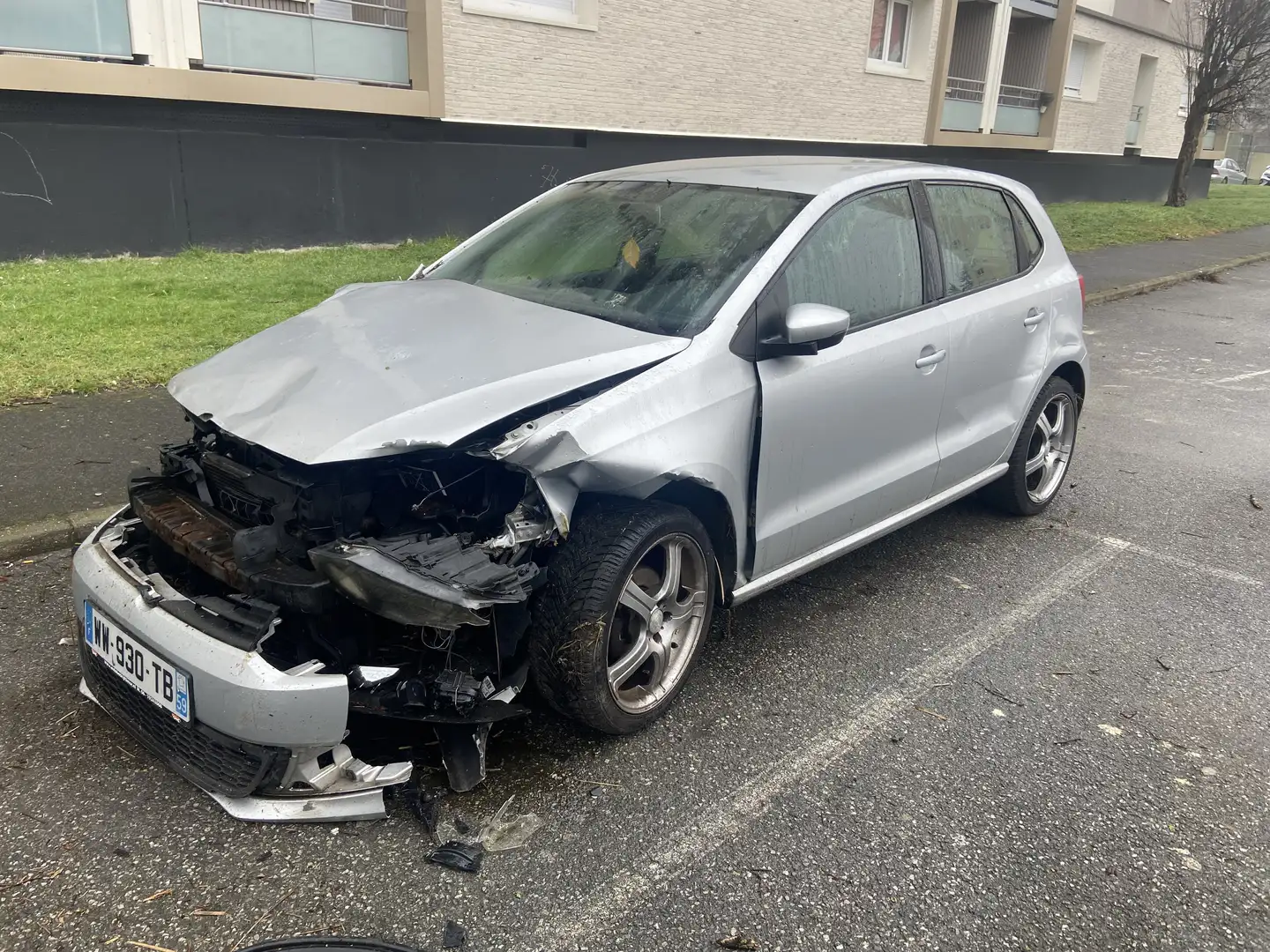 Volkswagen Polo Polo 5 accidentée, pas de procédure, airbag OK - 1