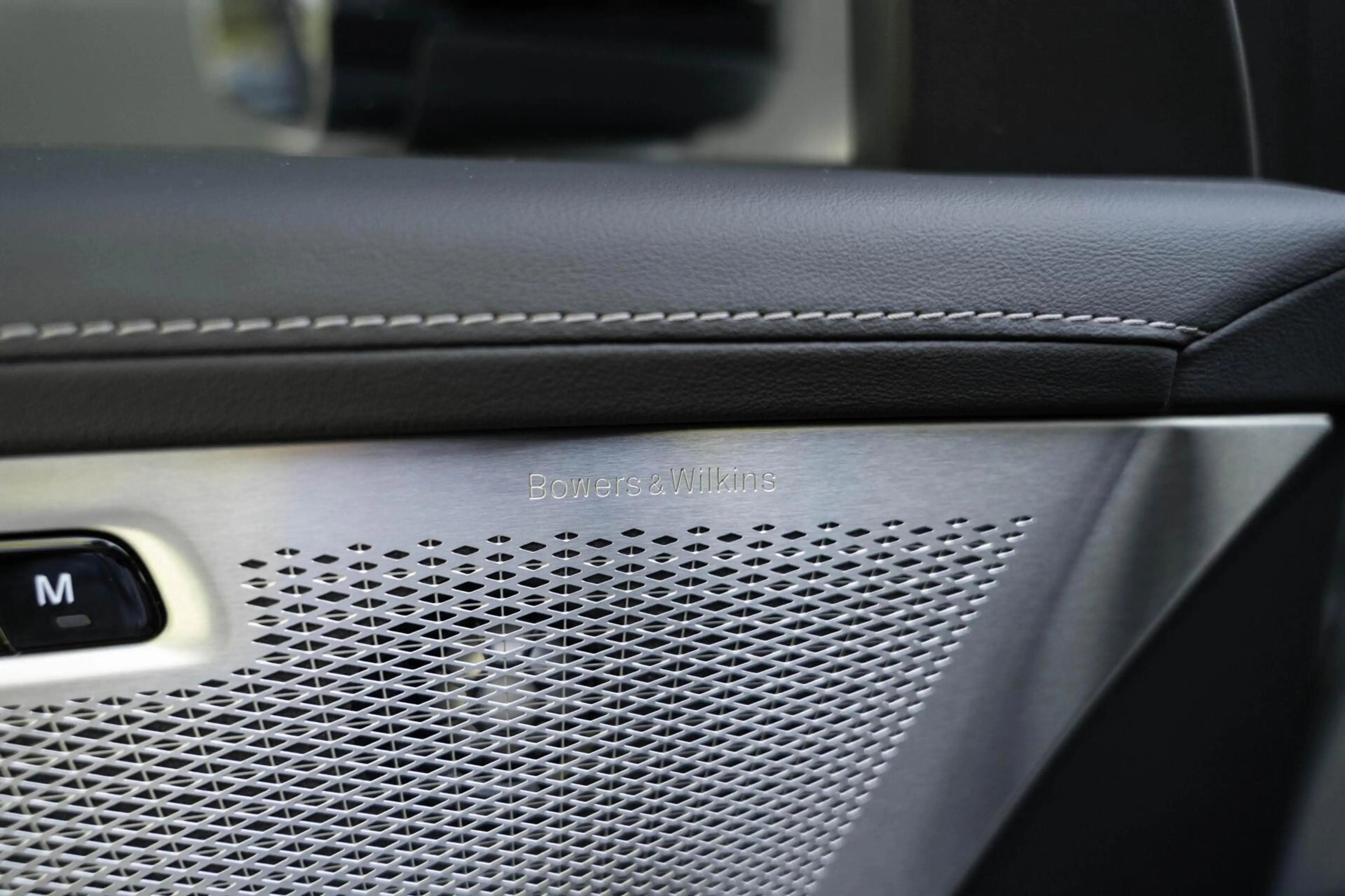 Volvo XC90 T8 Ultra Dark B&W Pano Lucht Trek HUD Massage 22 — photo 21