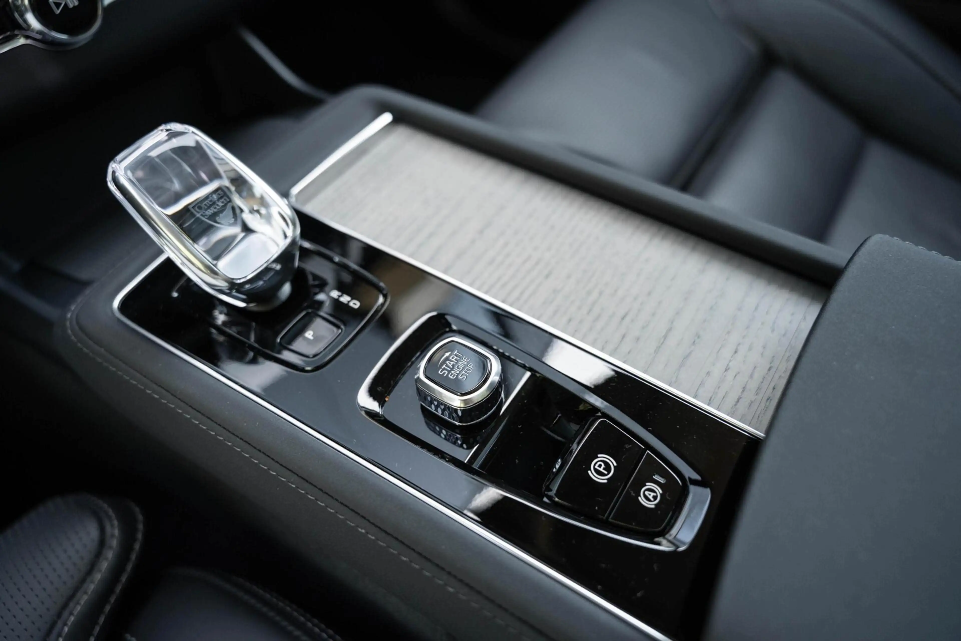 Volvo XC90 T8 Ultra Dark B&W Pano Lucht Trek HUD Massage 22 — photo 40