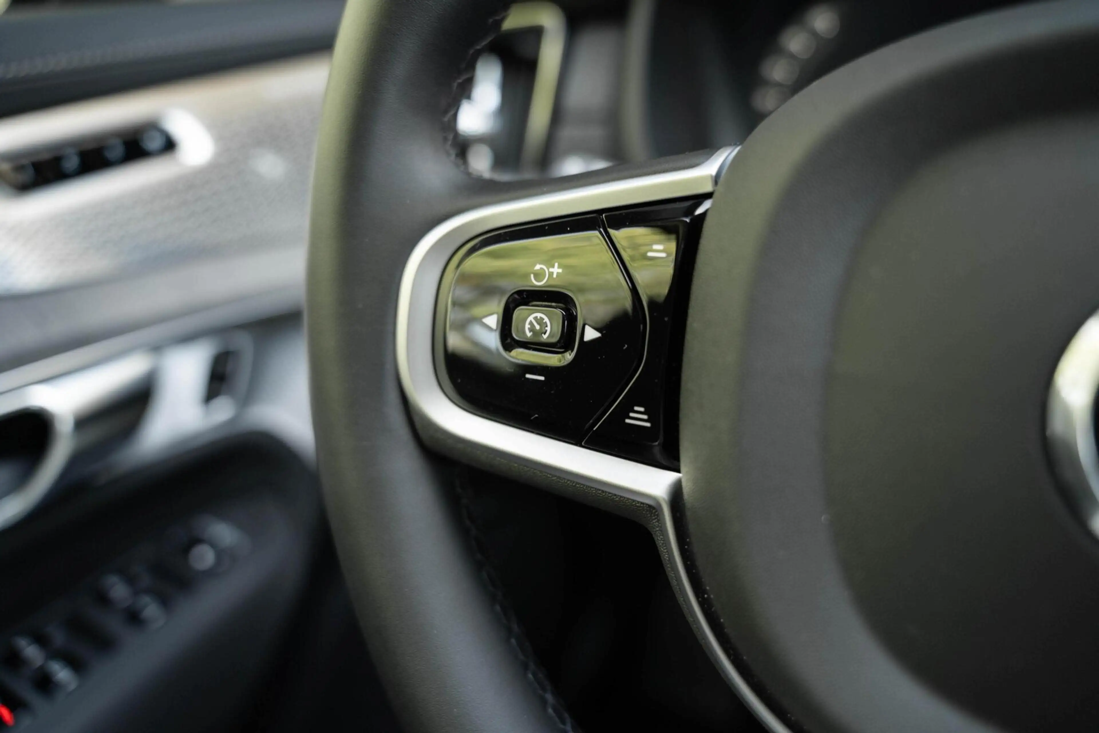 Volvo XC90 T8 Ultra Dark B&W Pano Lucht Trek HUD Massage 22 — photo 37