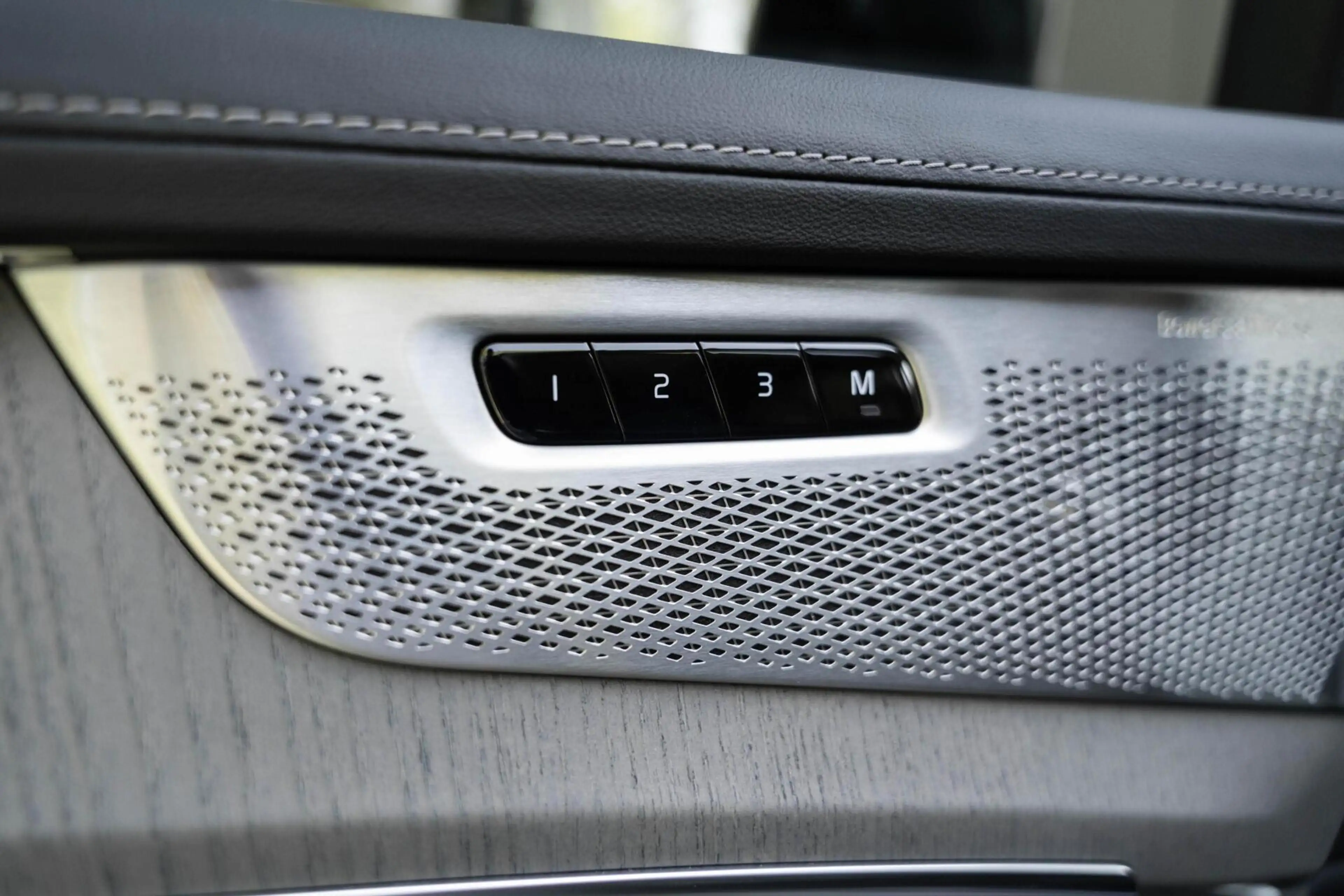 Volvo XC90 T8 Ultra Dark B&W Pano Lucht Trek HUD Massage 22 — photo 27