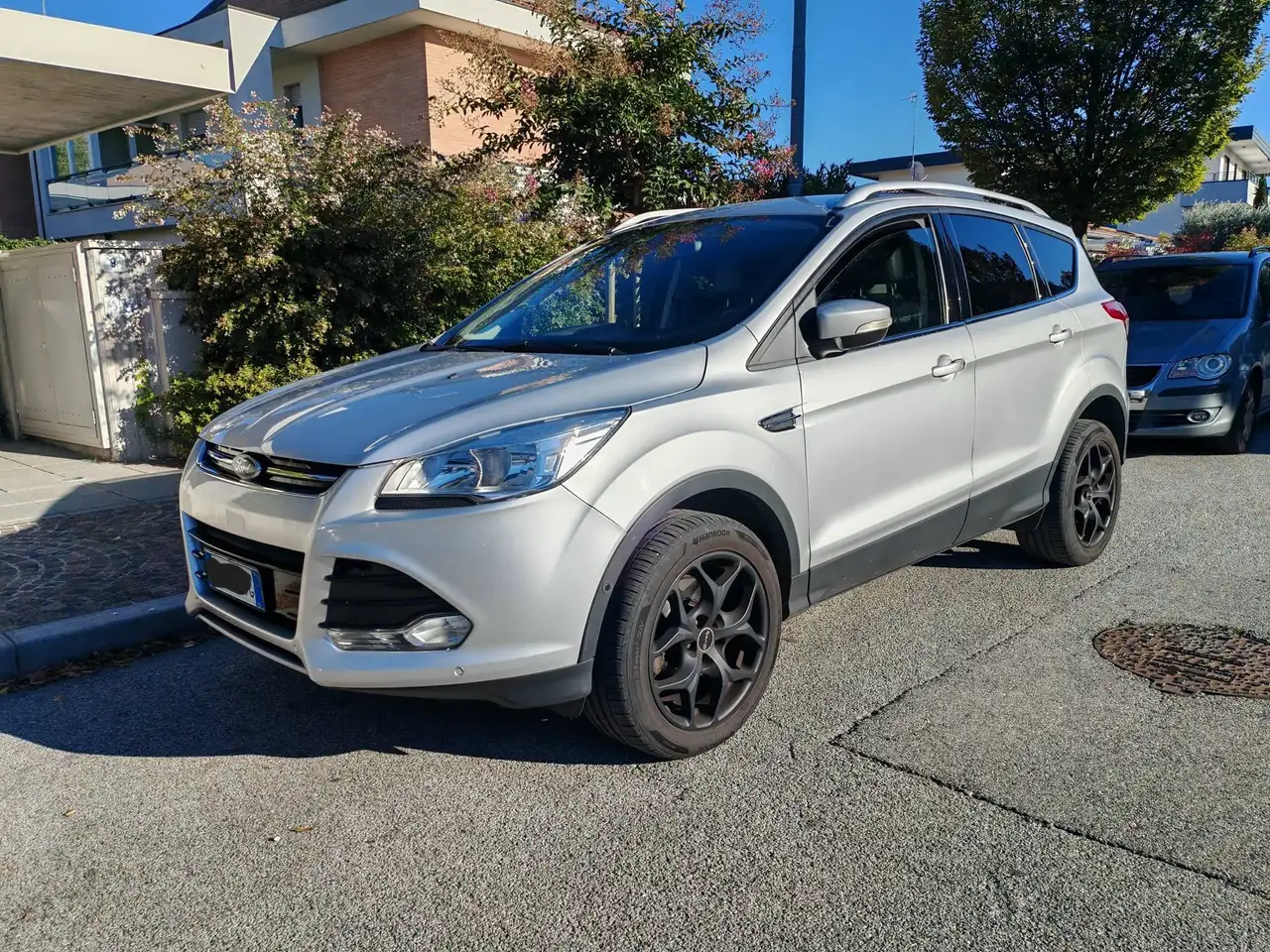 Ford Kuga Titanium powershift 4WD - 110 kw — photo 1 of 14