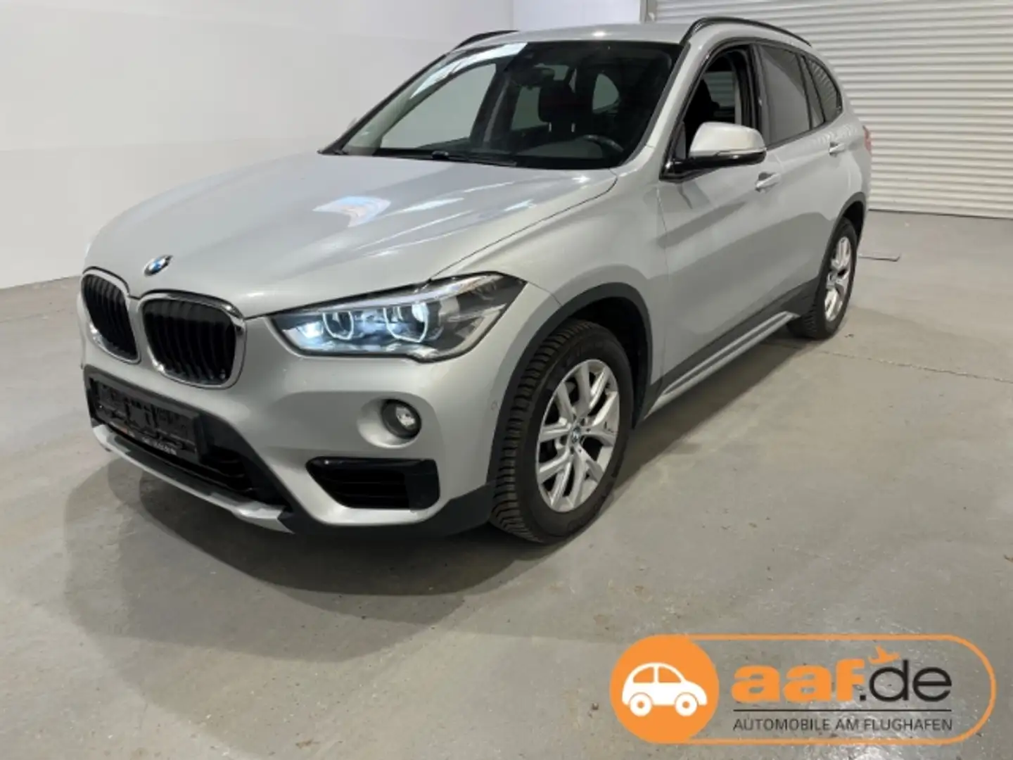 BMW X1 sDrive 18i Sport Line Automatik EU6d-T LED Navi Silber - 1