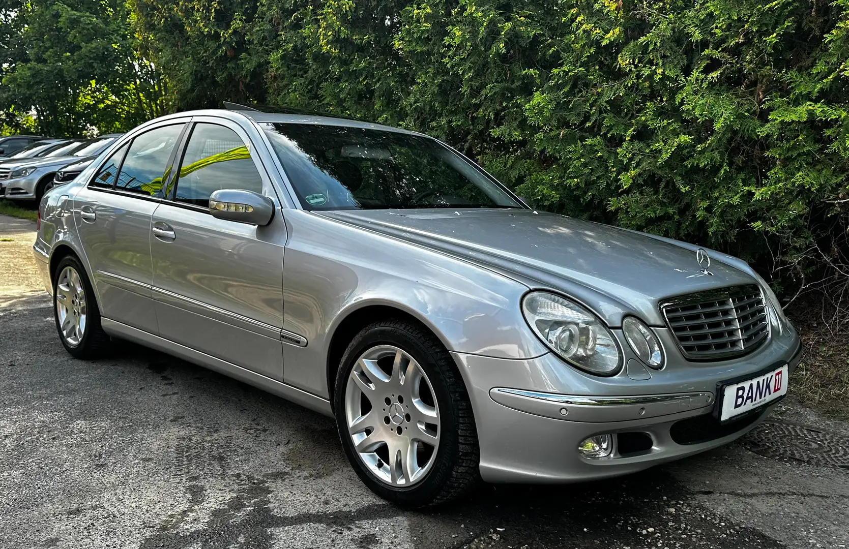 Mercedes-Benz E 240 E 240i*Alu*Automatik*Navi*PDC*Xenon*09/2027HU/AU Silber - 2