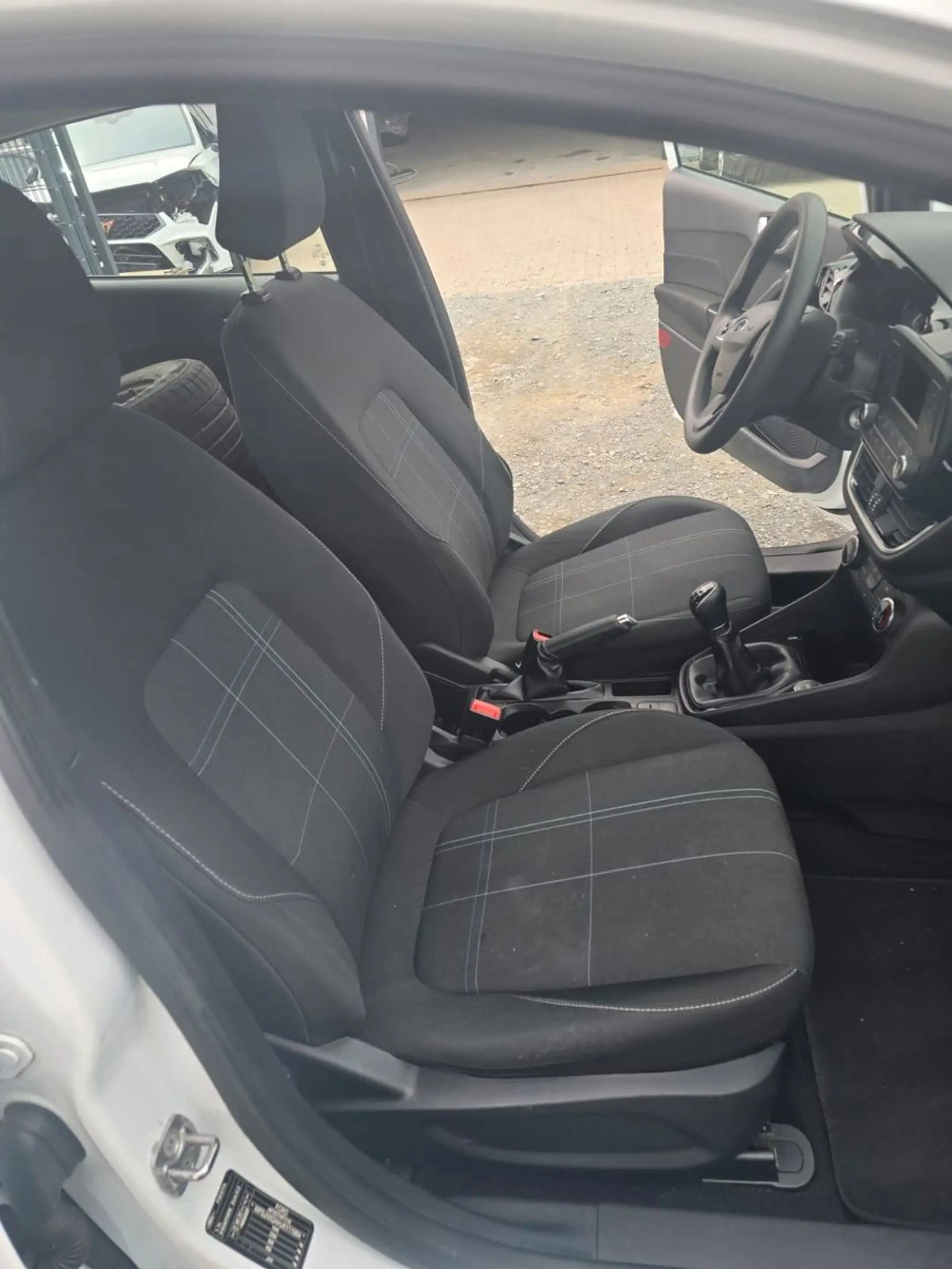 Ford Fiesta Trend — photo 11