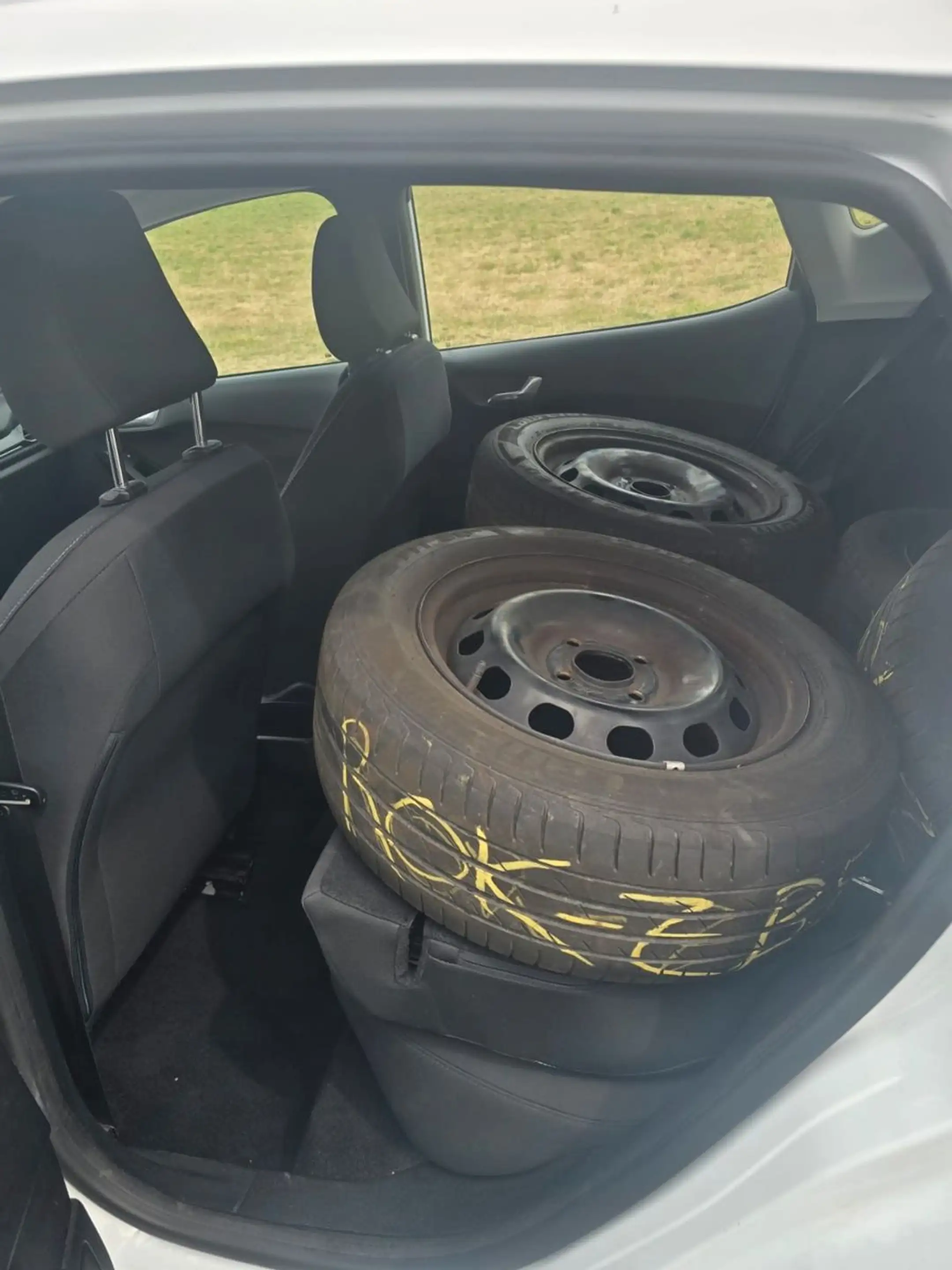 Ford Fiesta Trend — photo 10