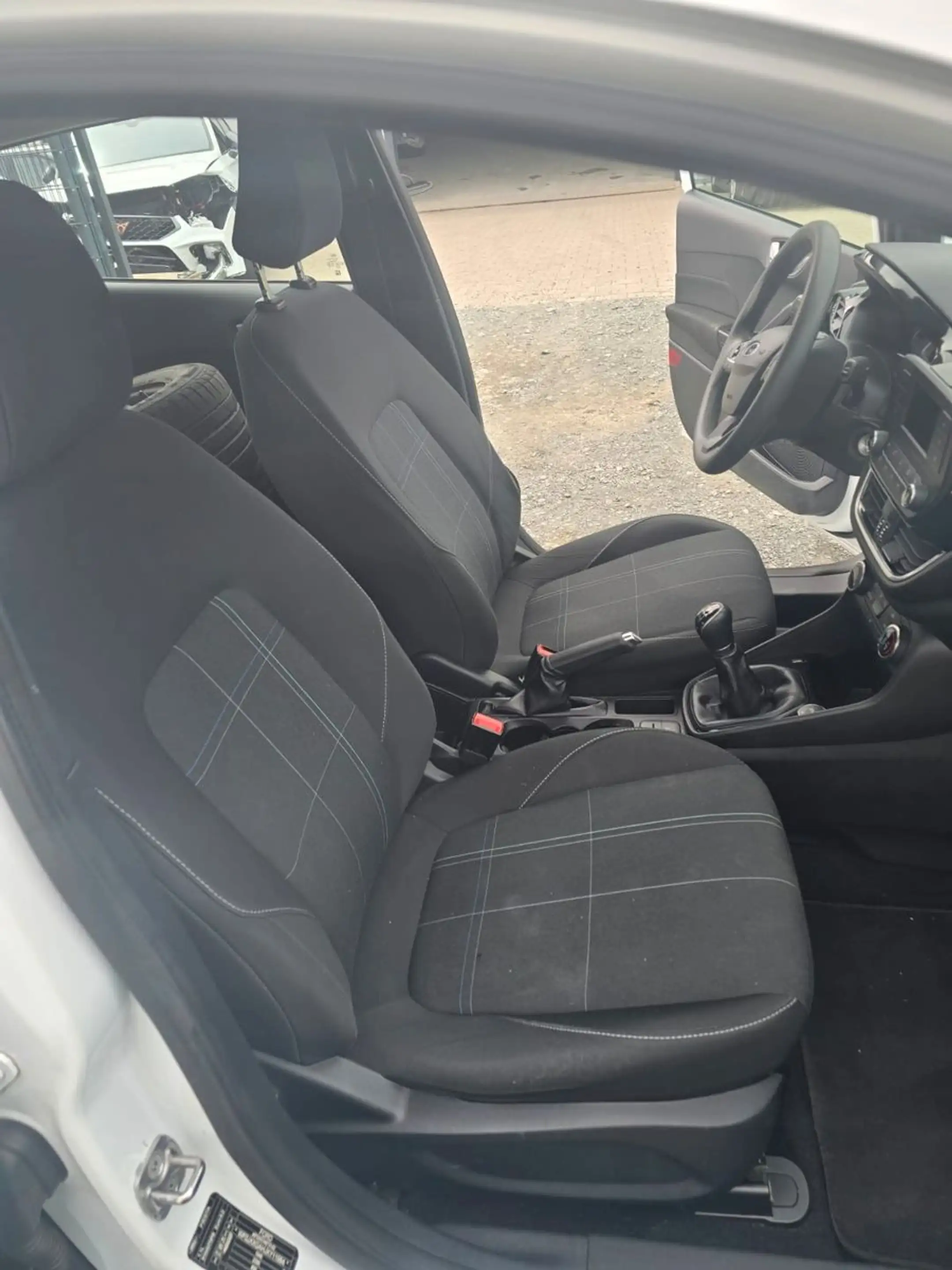 Ford Fiesta Trend — photo 14
